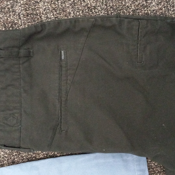 Volcom size 36 walking 🚶♂️ shorts - Picture 5 of 8